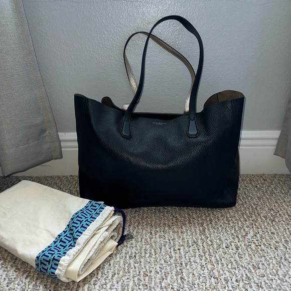 Tory Burch Handbags - Tory Burch Women’s Perry Reversible Black Gold Leather Tote Shoulder Bag